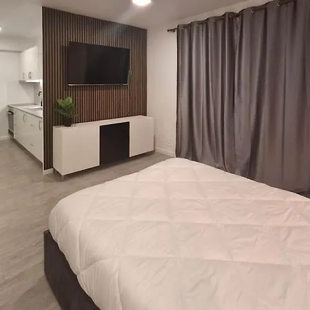 Atlantic Apartment *